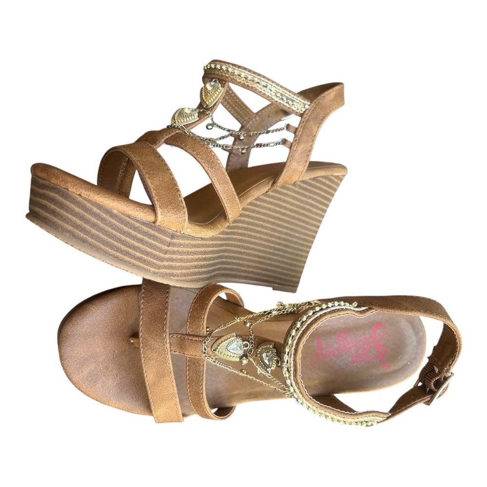 Jellypop Tan Wedges with Gold Details